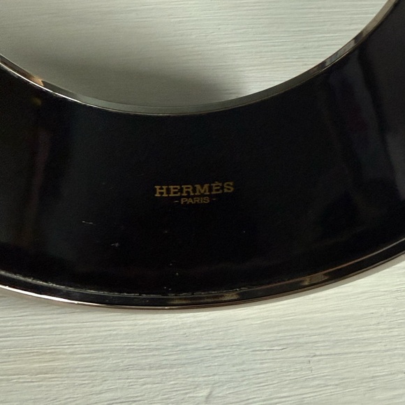 Hermes Gray, White and Silver Enamel Bangle Bracelet - Picture 6 of 10